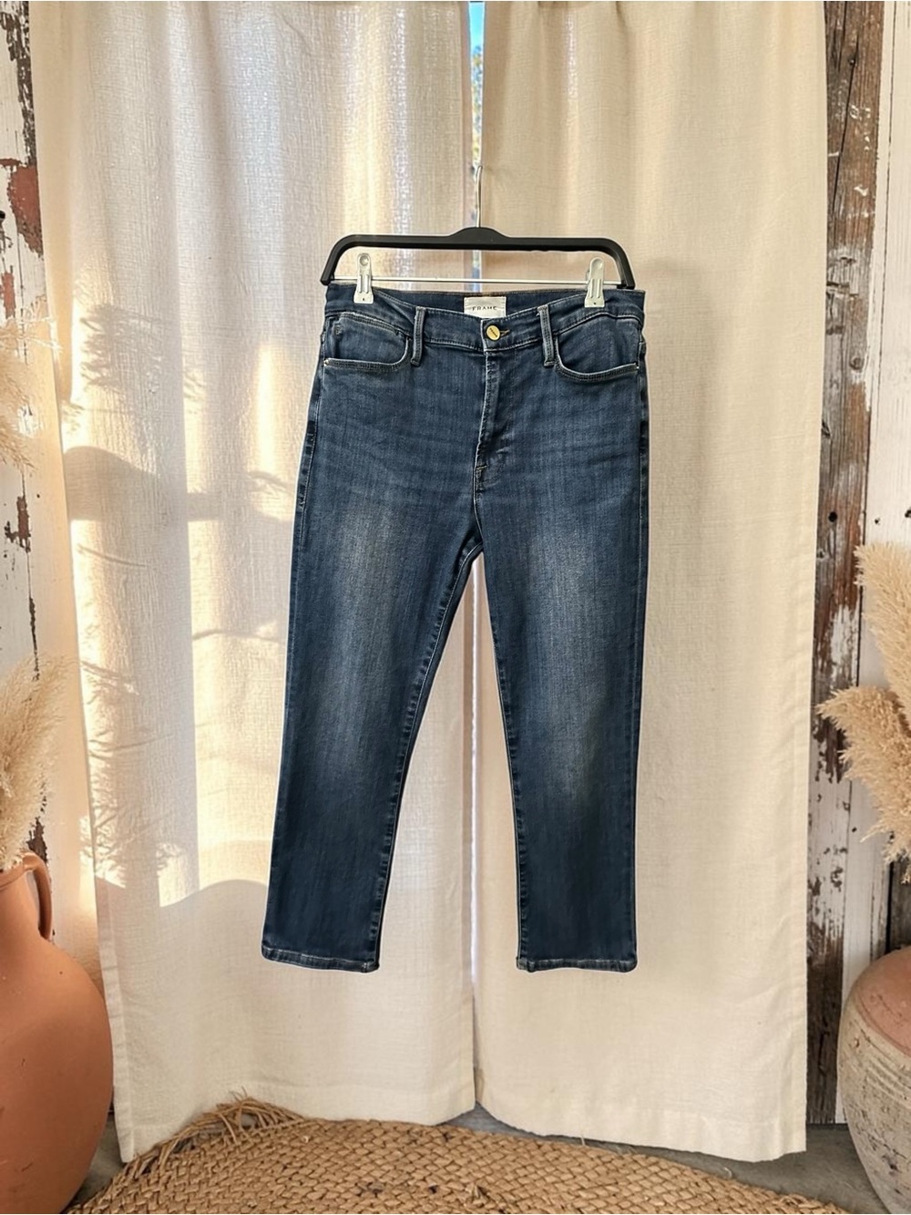 Frame Le High Straight Jeans. Size: 30